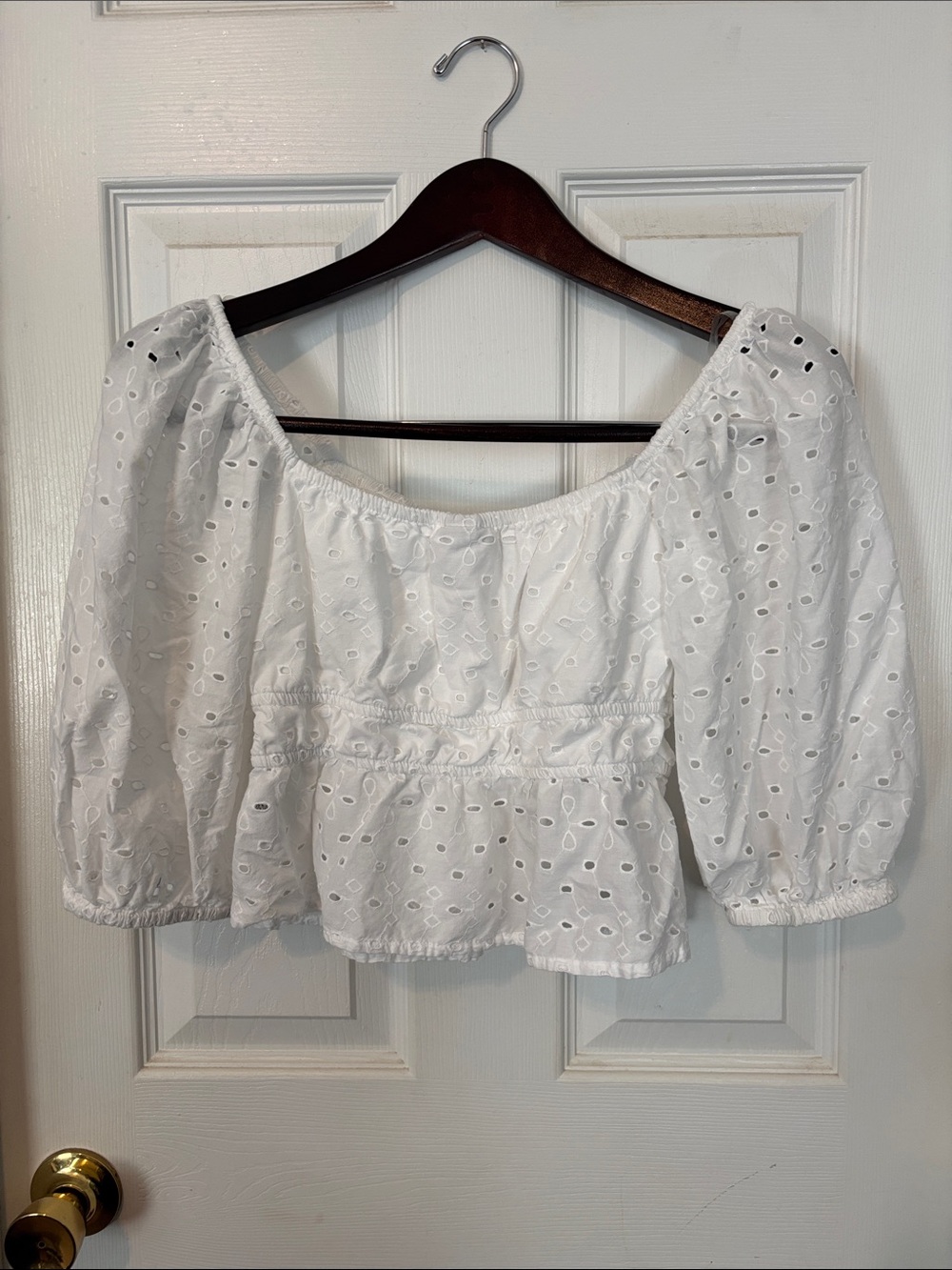 Beautiful and Feminine White Eyelet Peplum Puff Sleeve Top. Size XS- A New Day - Picture 6 of 6
